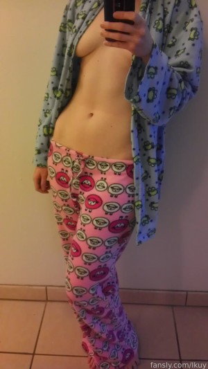 Ikuy Cosplayer Photo #125