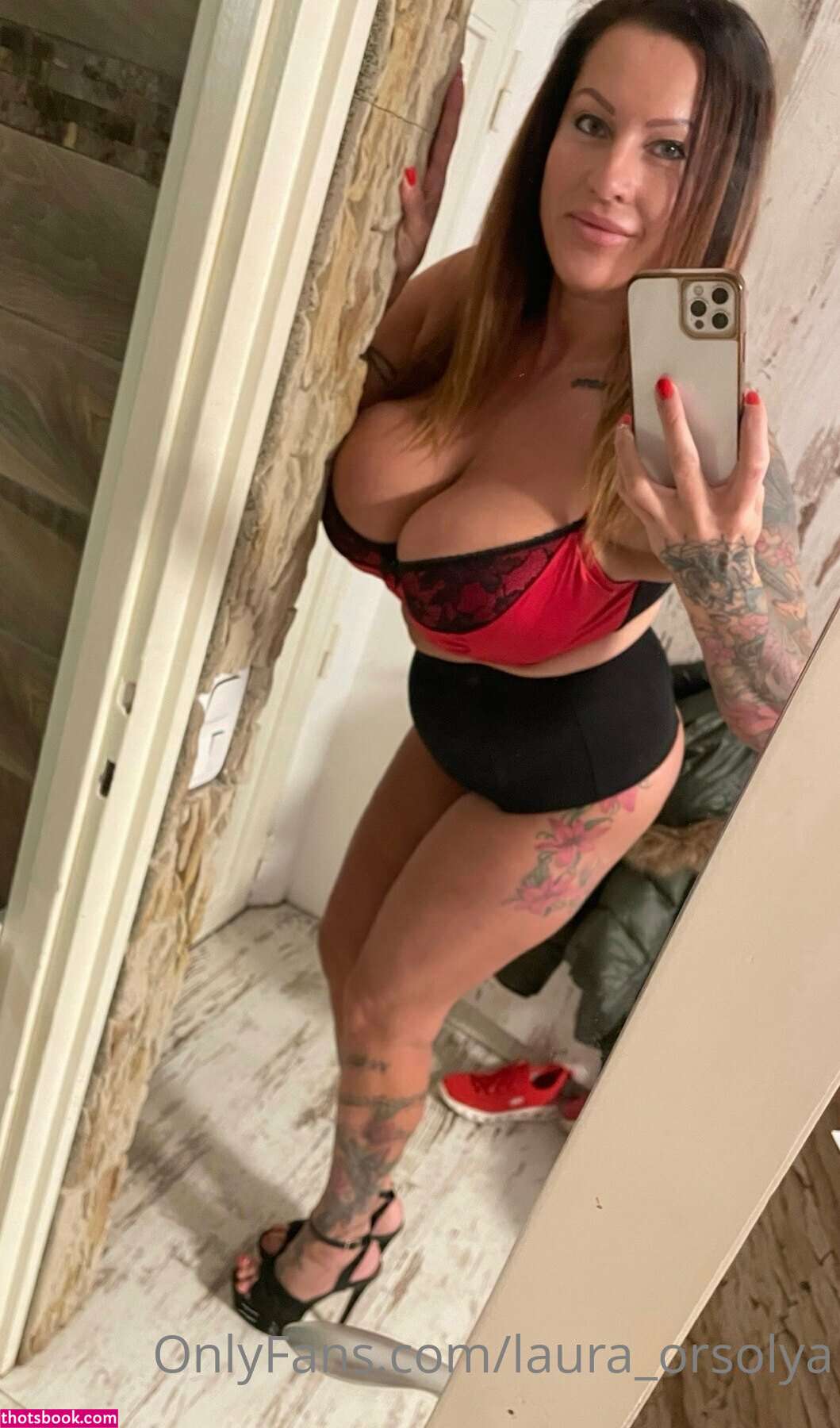 Laura Orsolya Photo #113