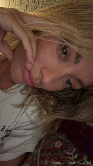 Tantot Twins Pauline Nude OnlyFans Photos #37