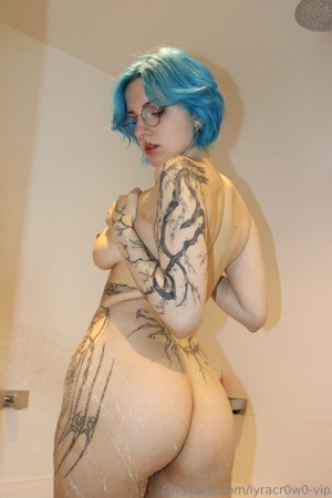 Lyra Crow Photo #676