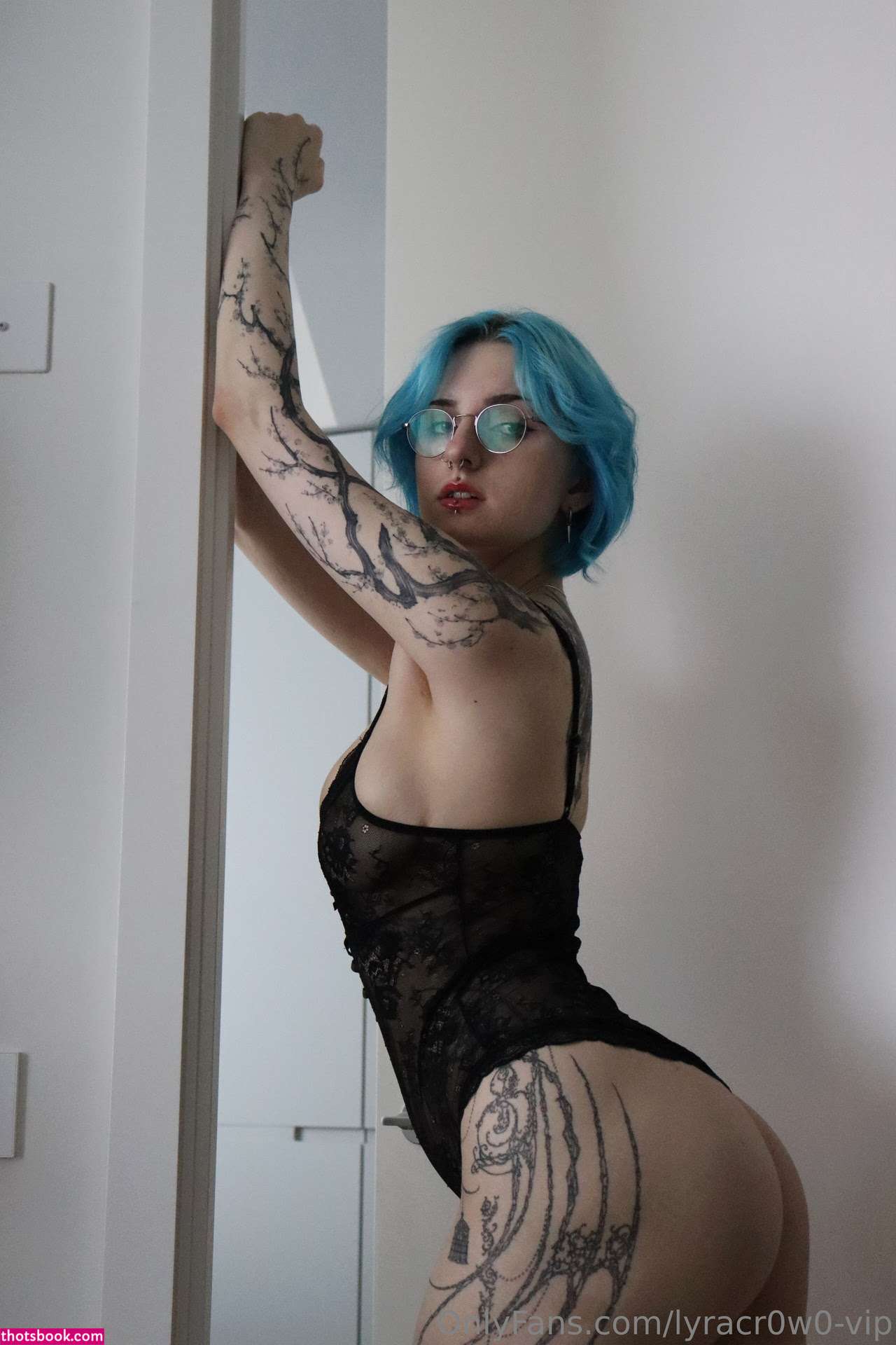 Lyra Crow Photo #717