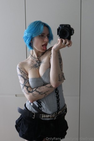 Lyra Crow Photo #705