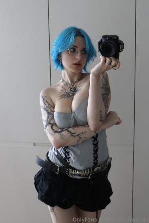 Lyra Crow Photo #714