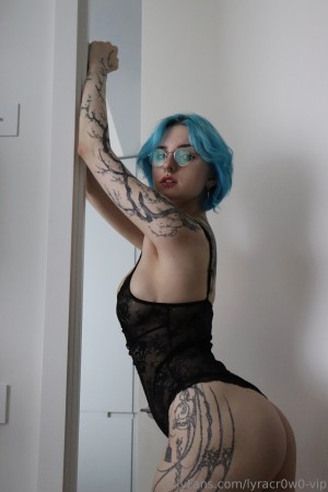 Lyra Crow Photo #717