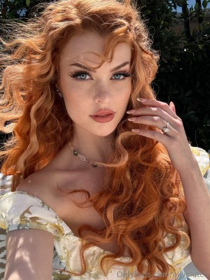 Elly Clutch Photo #481