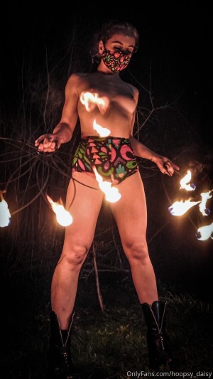 Hoopsydaisy Photo #36