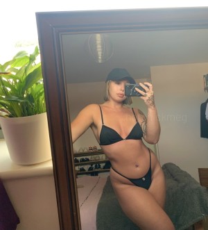 hotchickmeg Photo #10