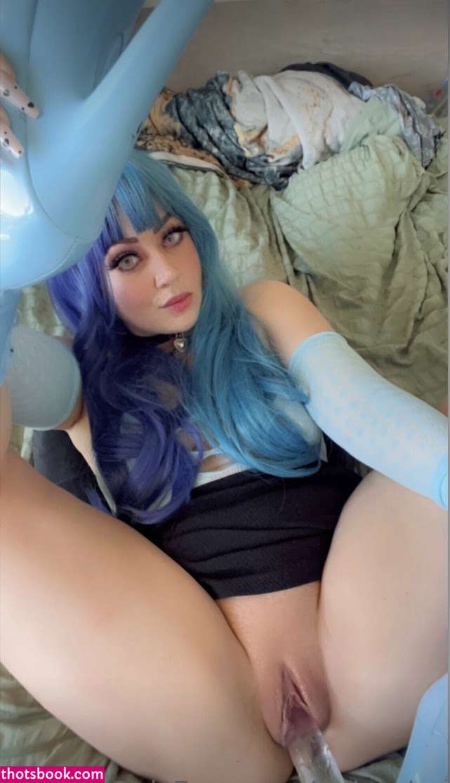 Poisyn Ivy Photo #23