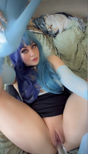 Poisyn Ivy Photo #23