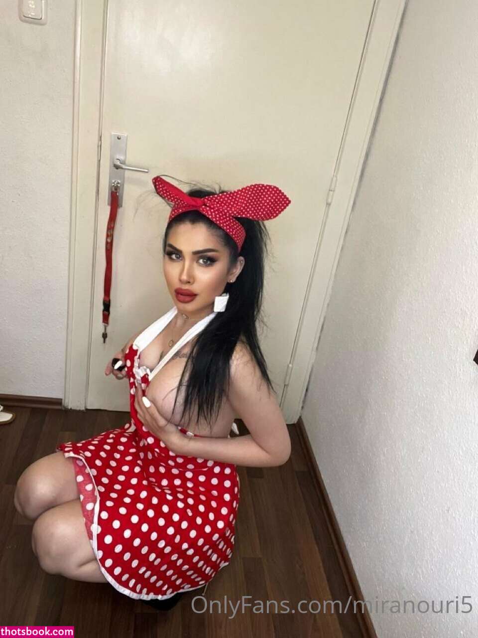 Mira Nouri Photo #77