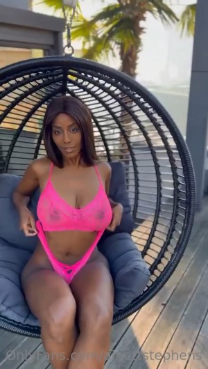 Ainett Stephens Photo #10