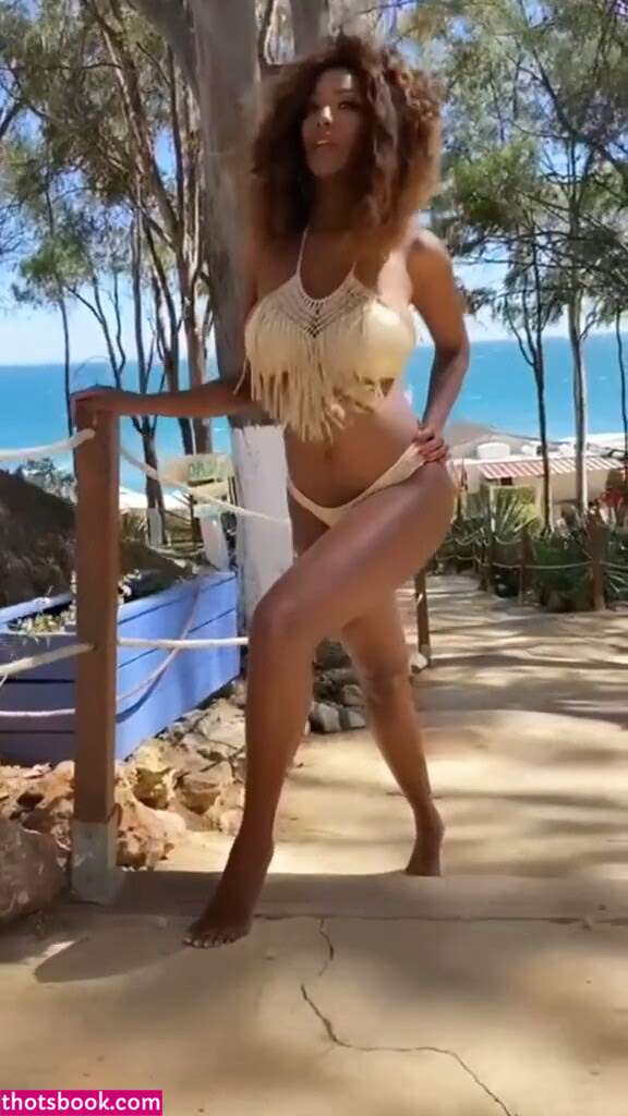 Ainett Stephens Photo #30