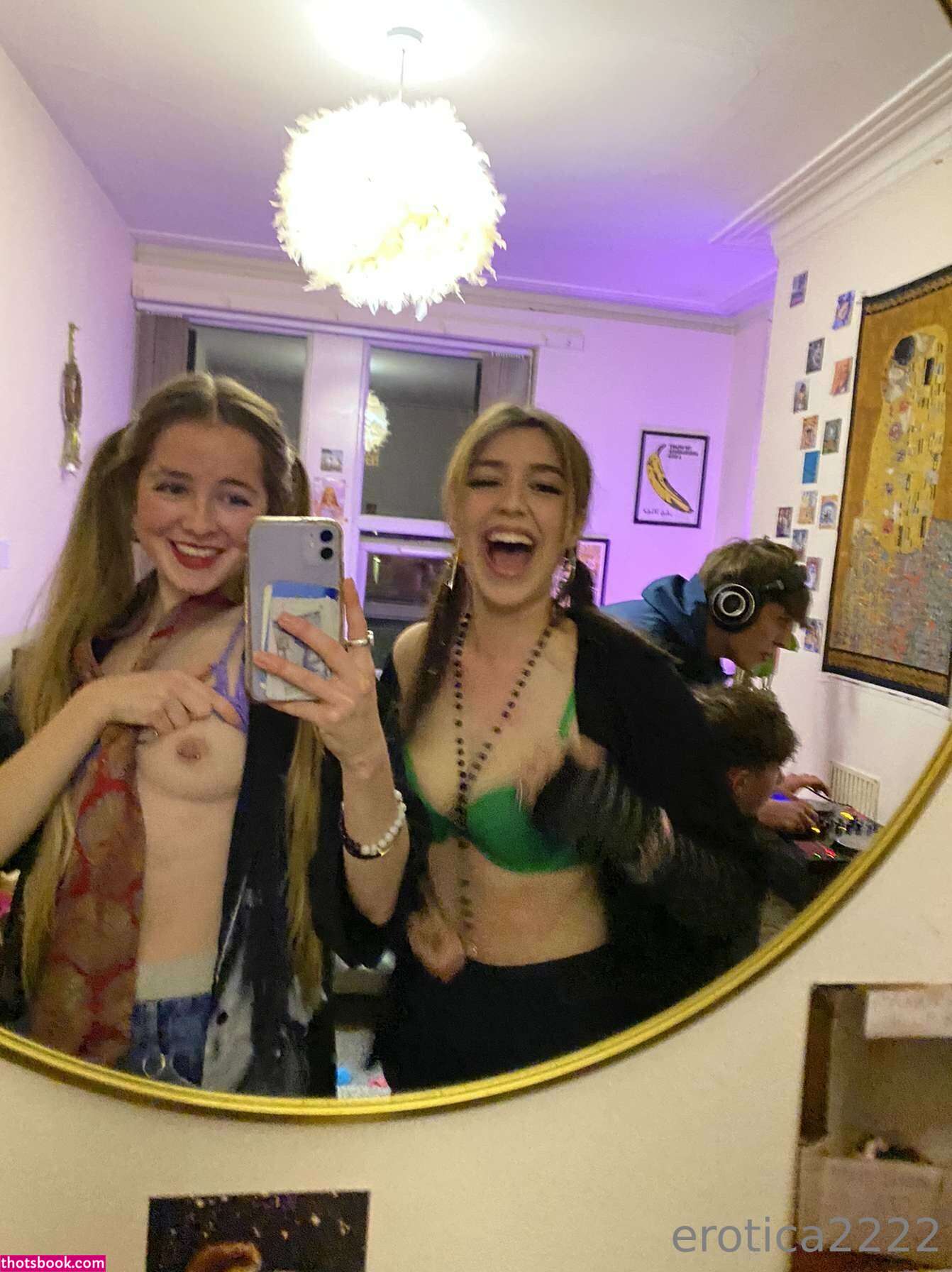 erotica2222 Photo #129