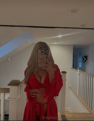 Hailey Sigmond Photo #10