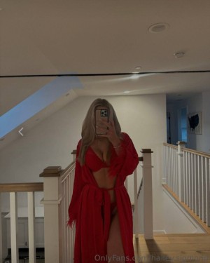 Hailey Sigmond Photo #13