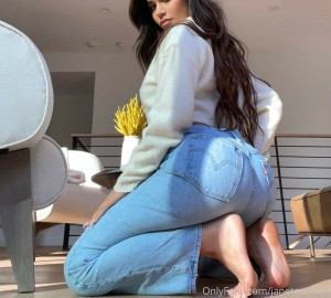 Janet Guzman Photo #28