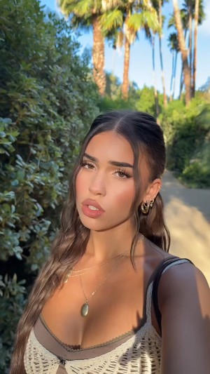 Leah Halton Photo #6