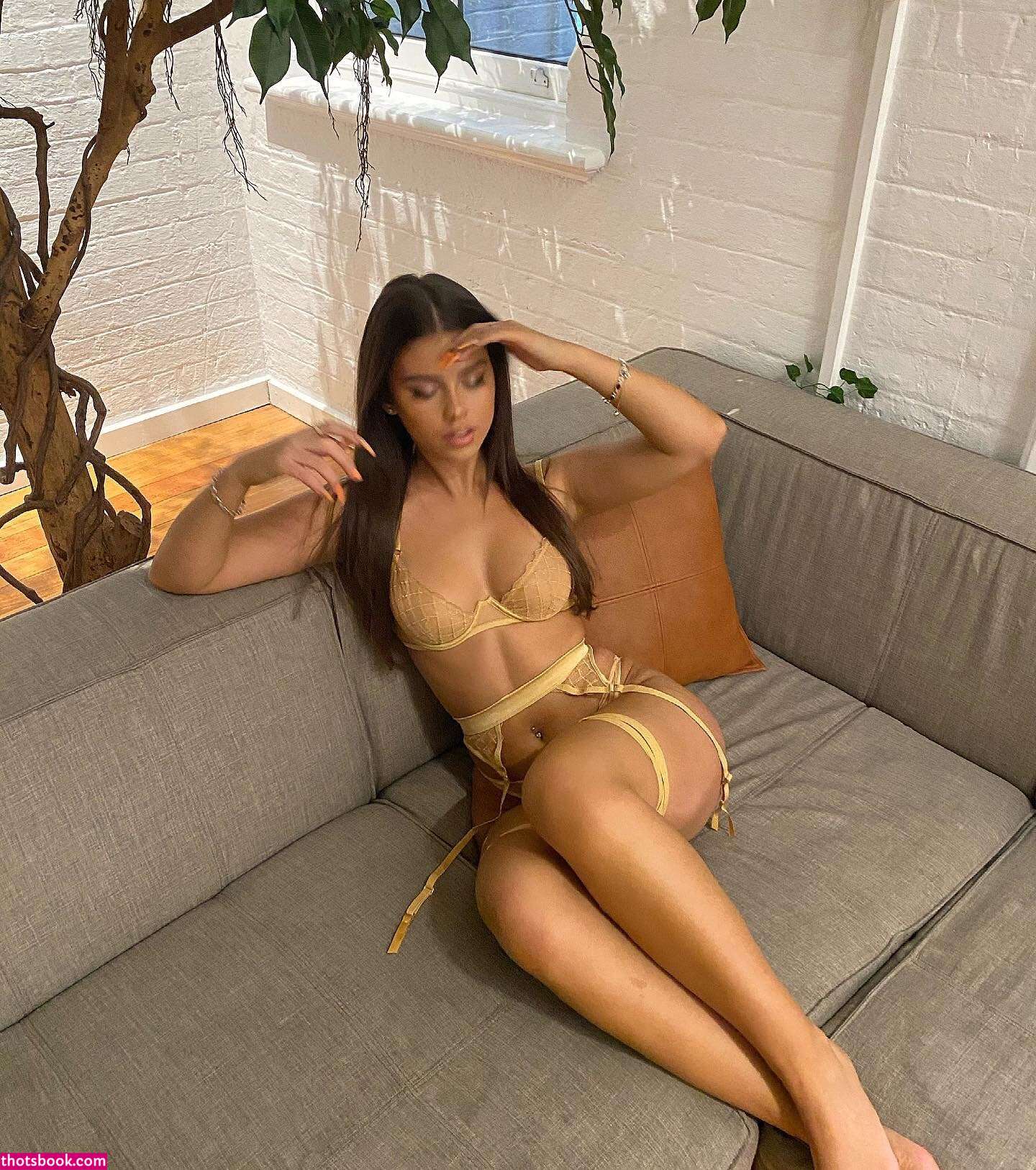 Leah Halton Photo #18