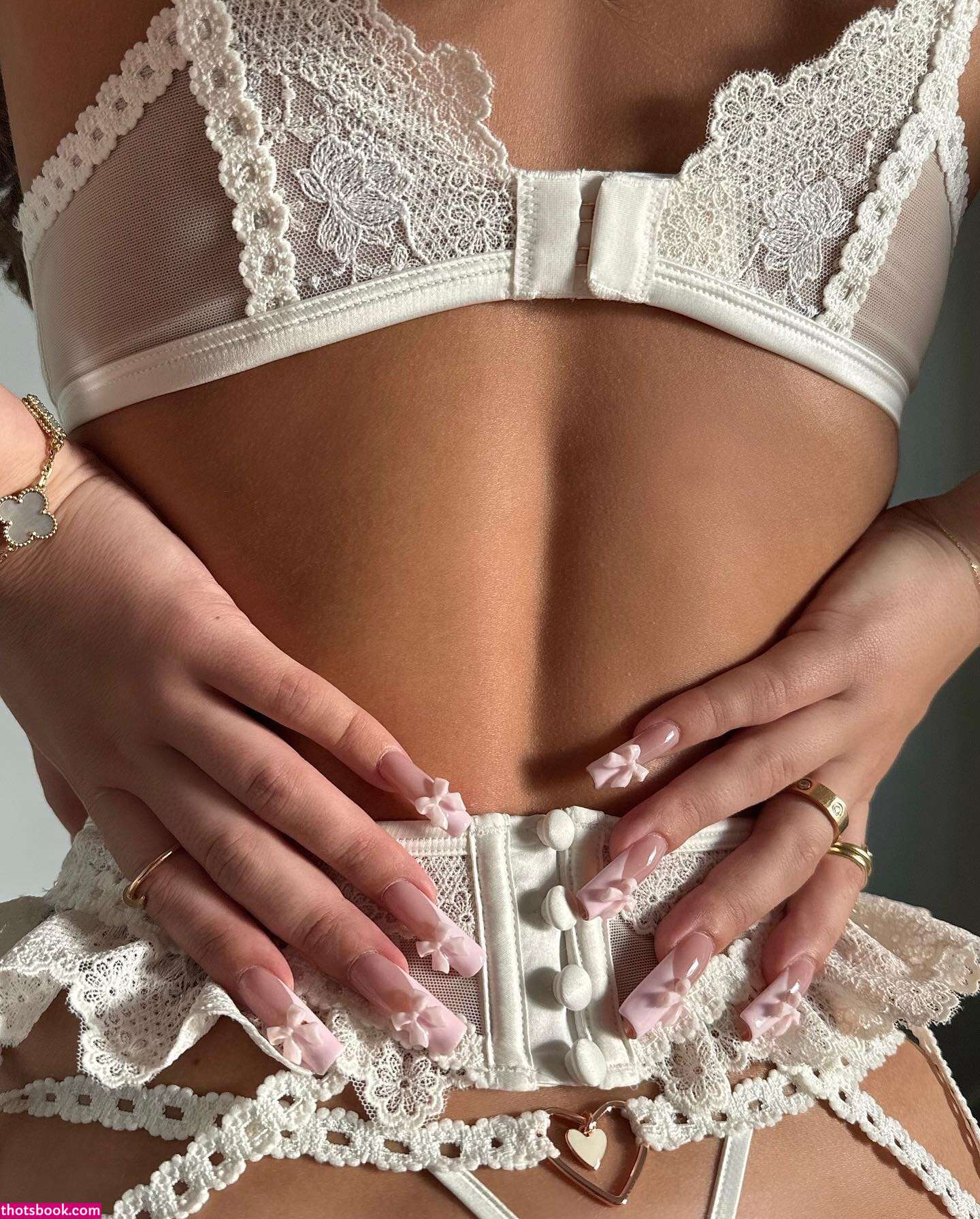 Leah Halton Photo #22