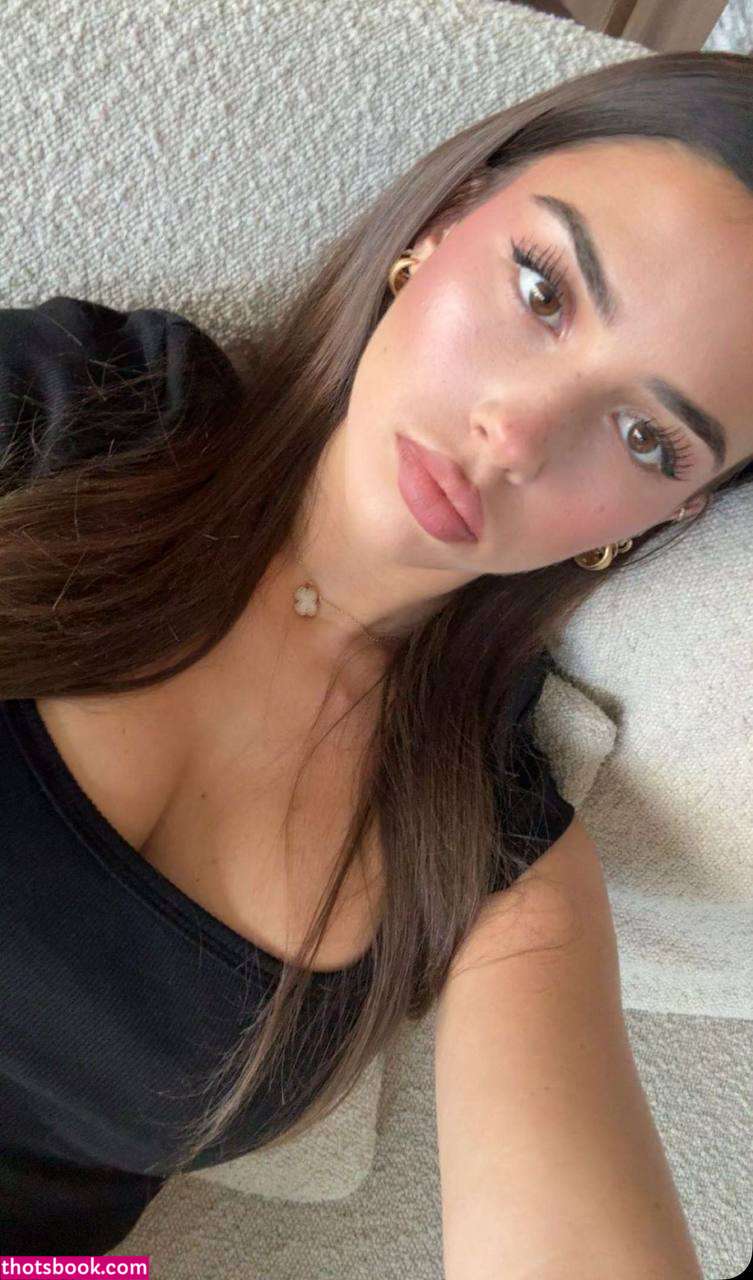 Leah Halton Photo #29