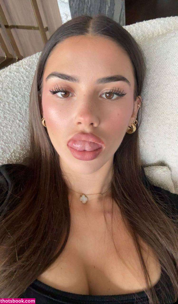 Leah Halton Photo #33