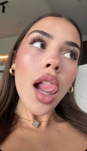 Leah Halton Photo #28