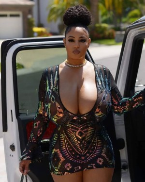 Persephanii Photo #8