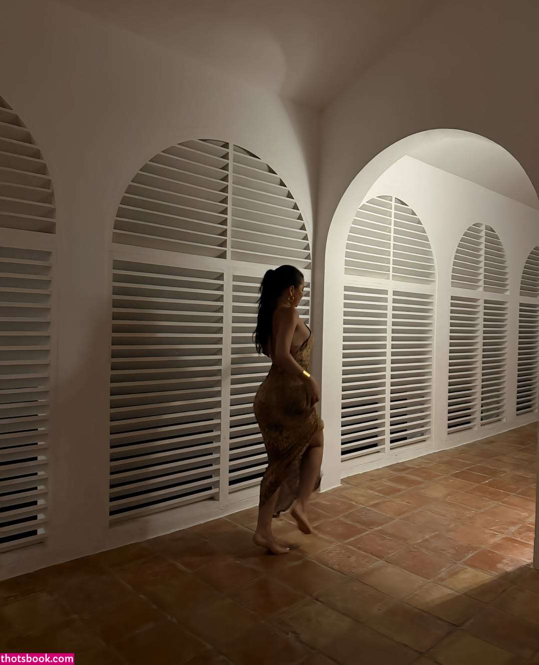 Julia Kelly Photo #7