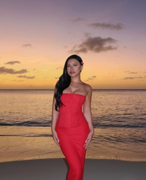 Julia Kelly Photo #4