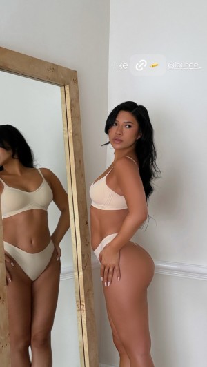Julia Kelly Photo #23