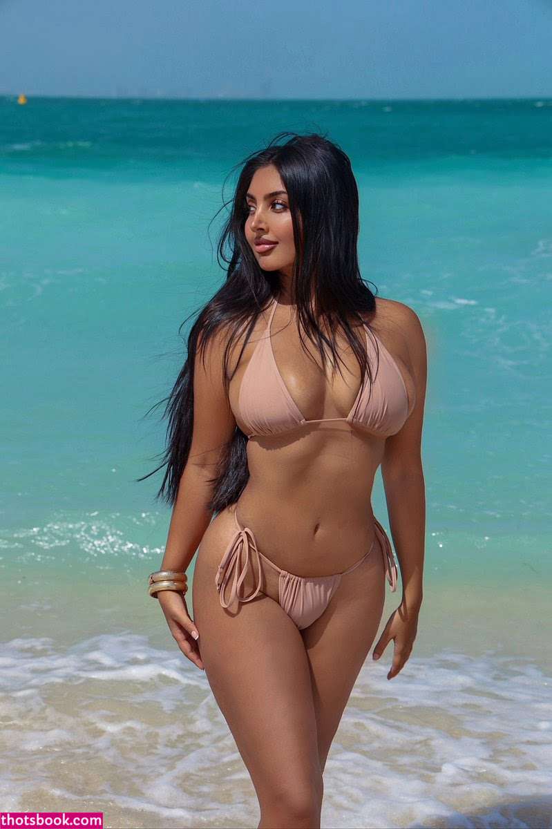 arianasayani Photo #9