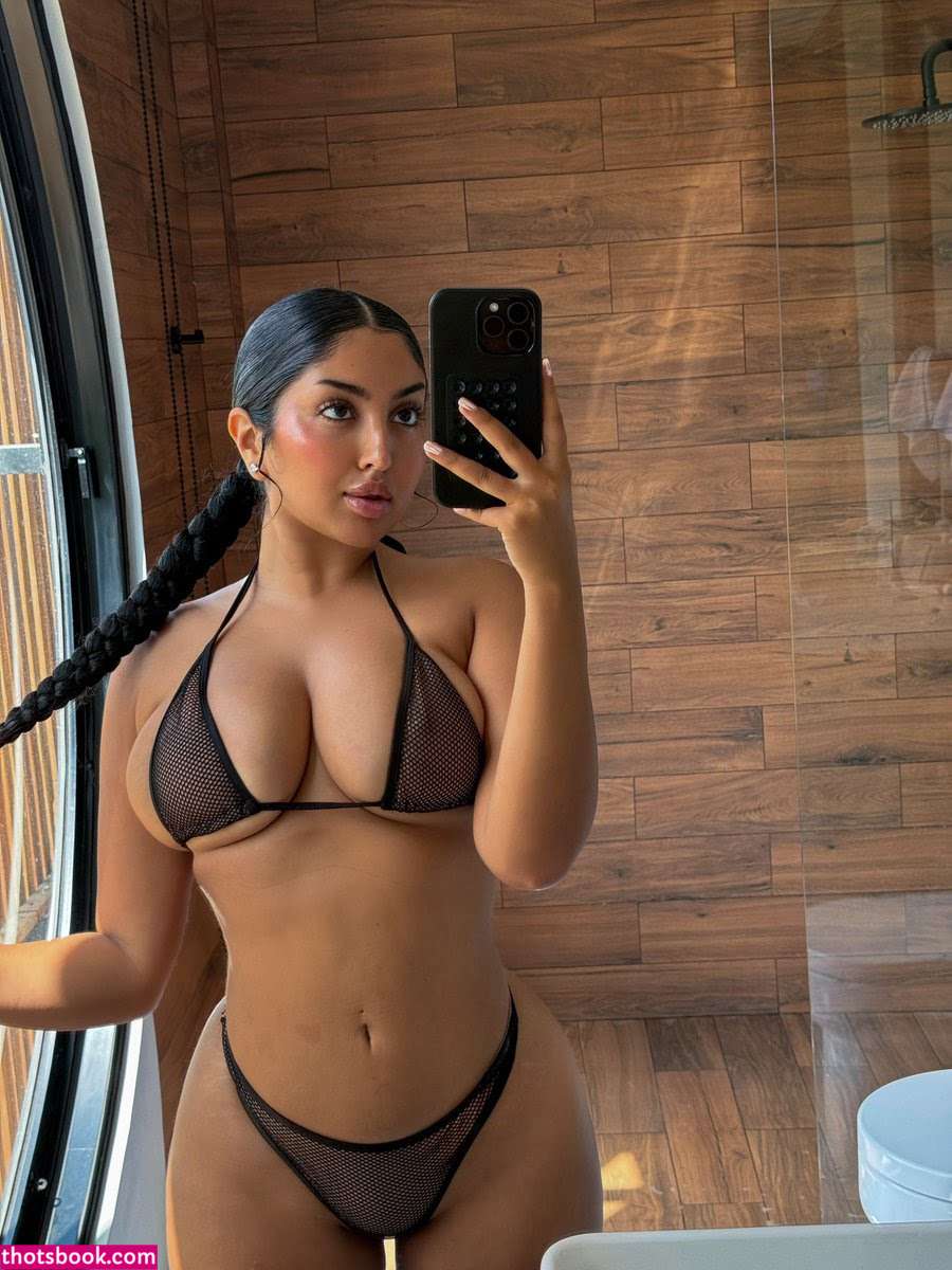 arianasayani Photo #10