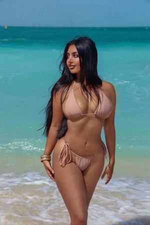 arianasayani Photo #9