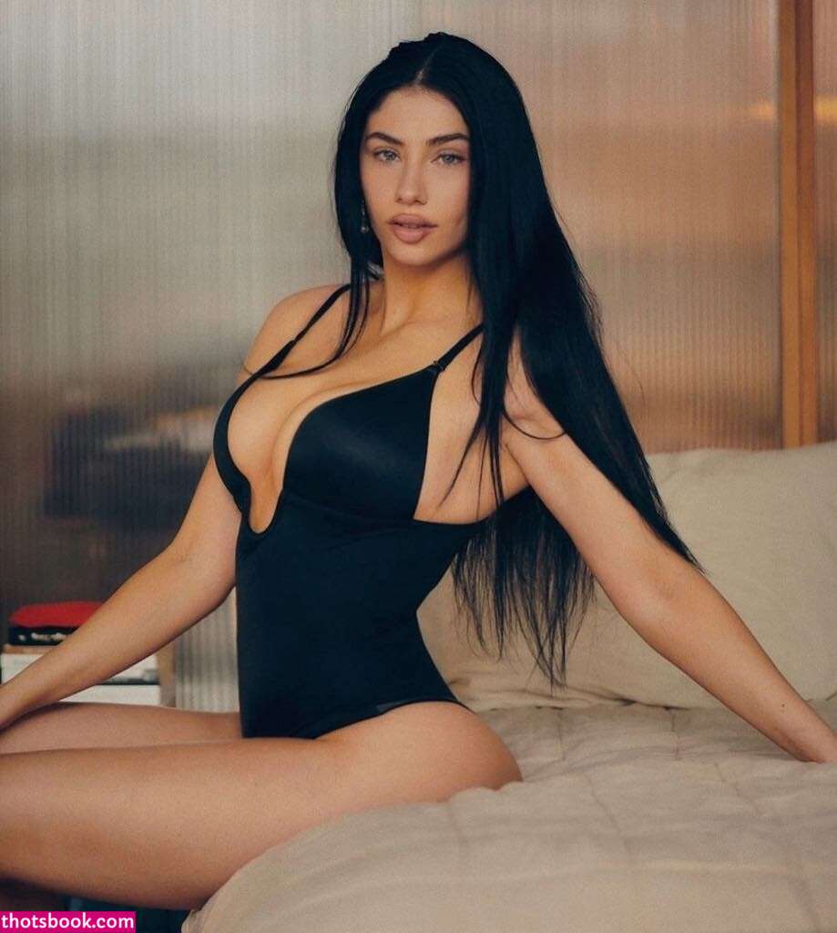 Maud Elena Photo #32