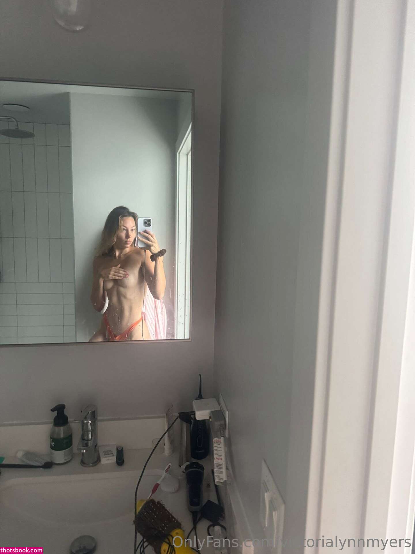 Victoria Lynn Myers Photo #60