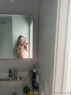 Victoria Lynn Myers Photo #60