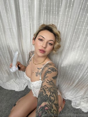 Amelia West Photo #23