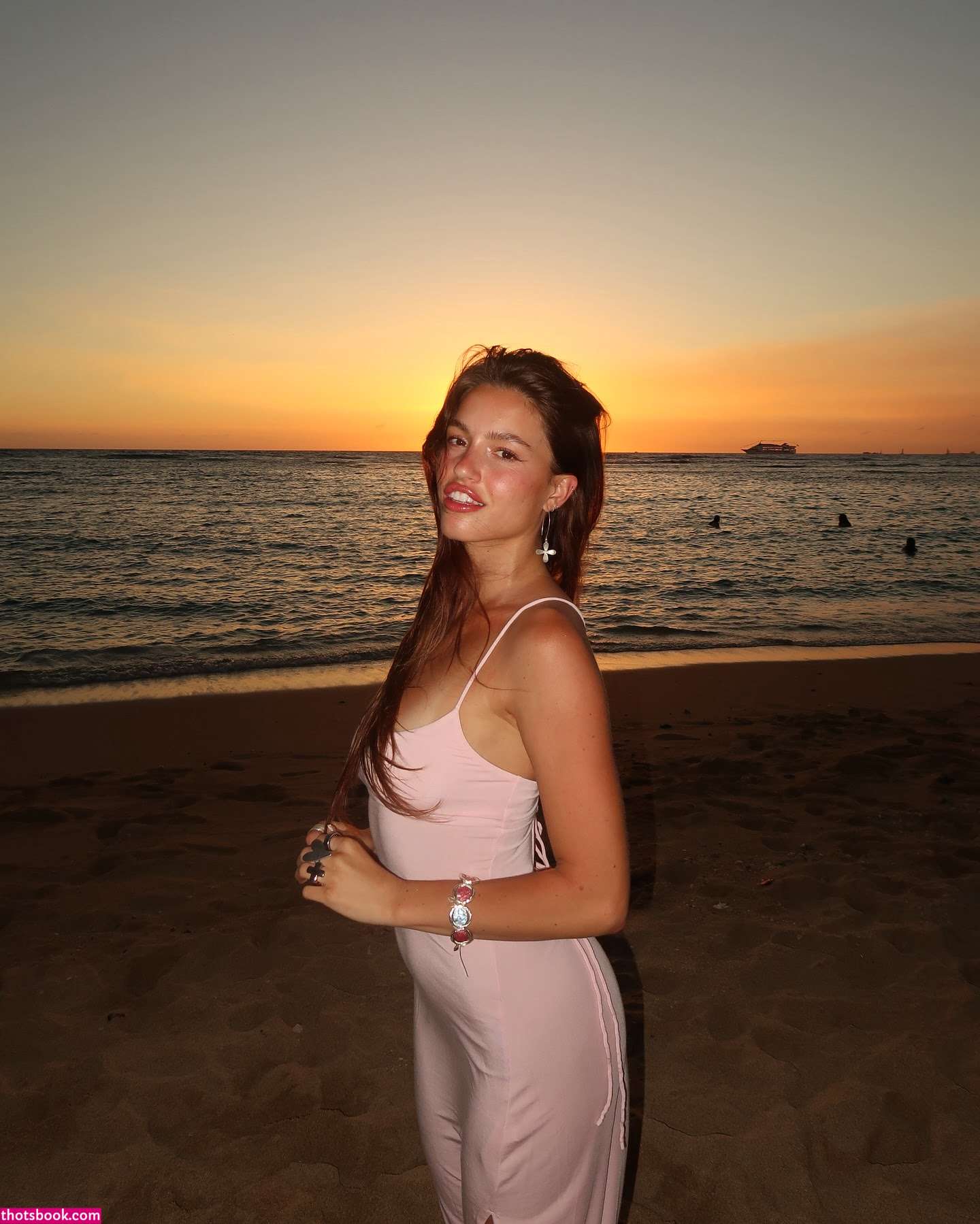 Sylvia Snyders Photo #12