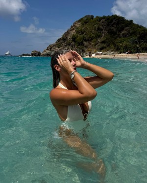 Natasha Oakley Photo #4