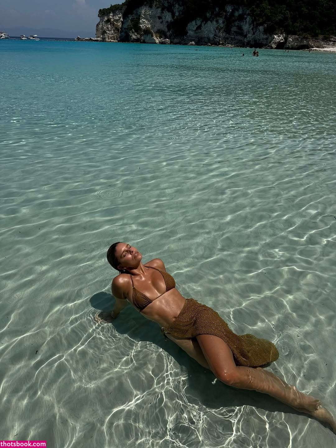 Natasha Oakley Photo #21