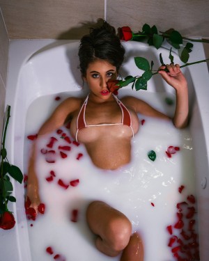 Violet Summers Photo #124