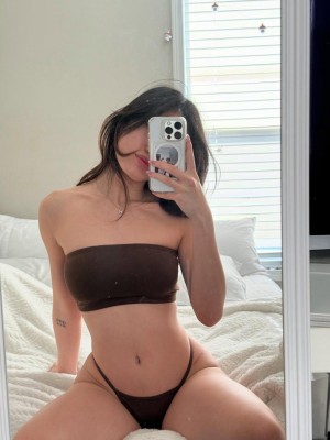 Celia Tran Photo #10