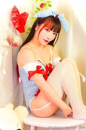 Maki Itoh Photo #98