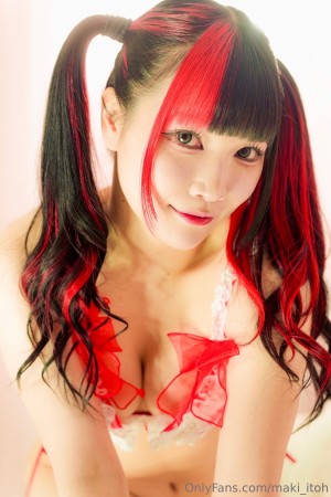 Maki Itoh Photo #106