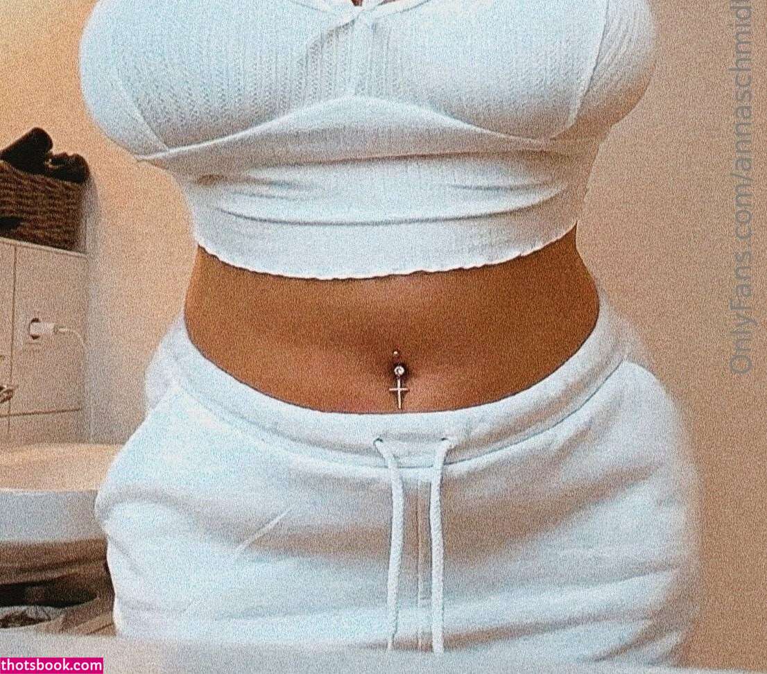 Anna Schmidt Photo #1