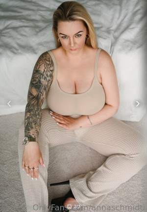 Anna Schmidt Photo #7