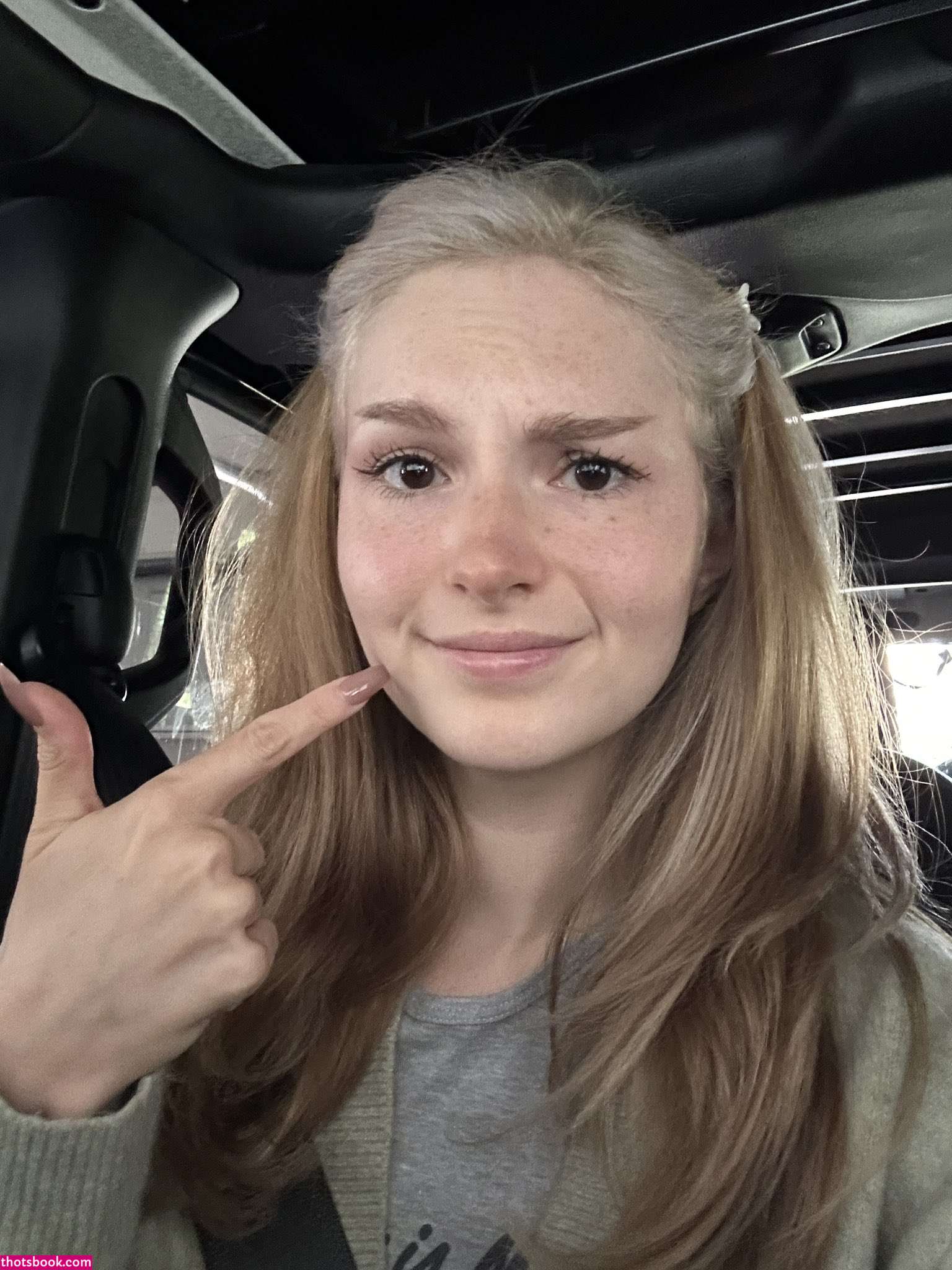 Busy B ASMR Photo #4