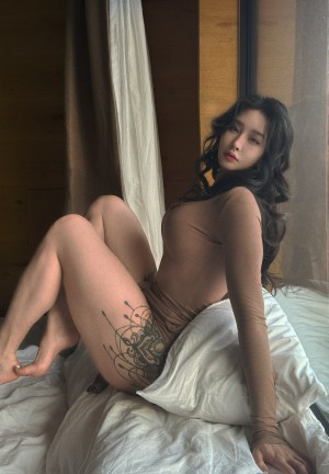 Hitomi Songyuxin Photo #3