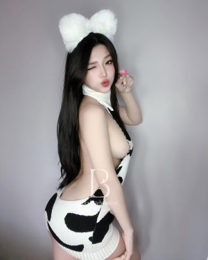 Duyenn Hipp Photo #17