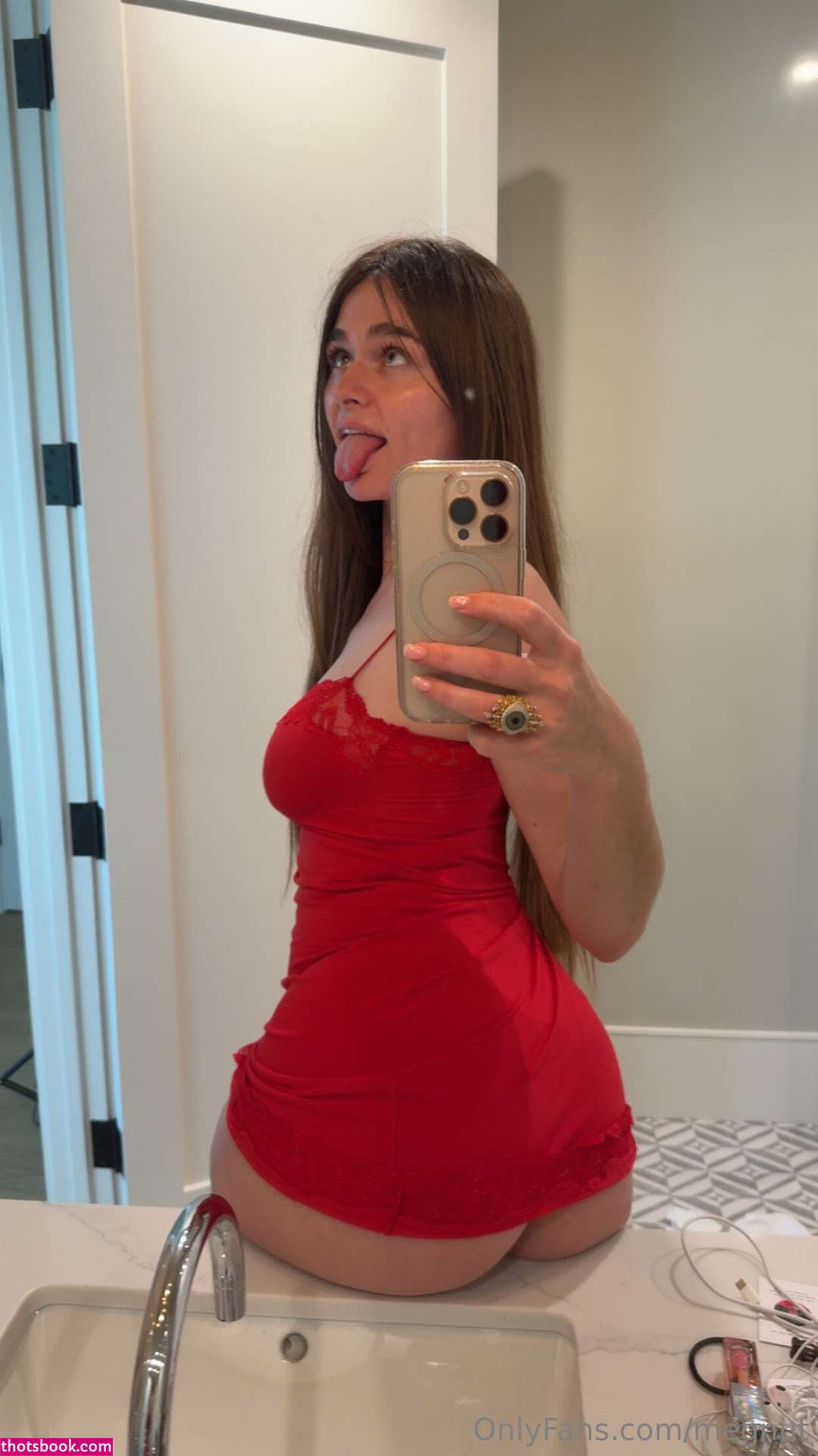 megnut Photo #4